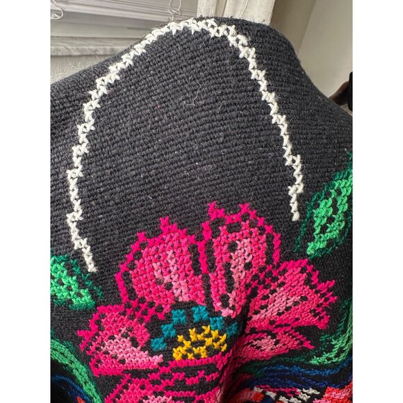 Vtg Wool Mexican Embroidered Poncho Floral Cross-Stitch Fringe Boho Hippie O/S - Picture 14 of 16